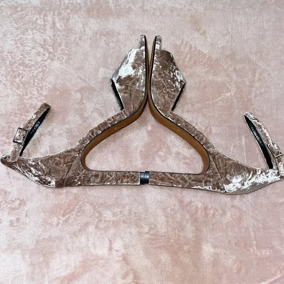 Marc Fisher Harlin Light Pink Crushed Velvet Ankle Strap Sandals Size 8.5M
