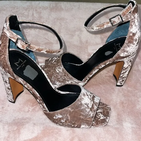 Marc Fisher Harlin Light Pink Crushed Velvet Ankle Strap Sandals Size 8.5M