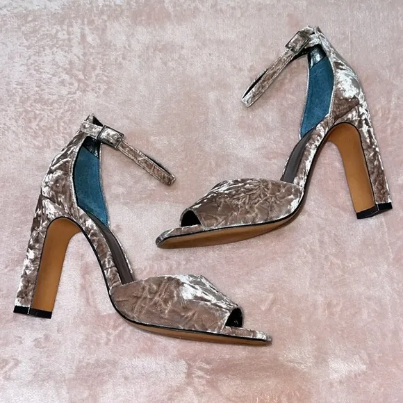 Marc Fisher Harlin Light Pink Crushed Velvet Ankle Strap Sandals Size 8.5M