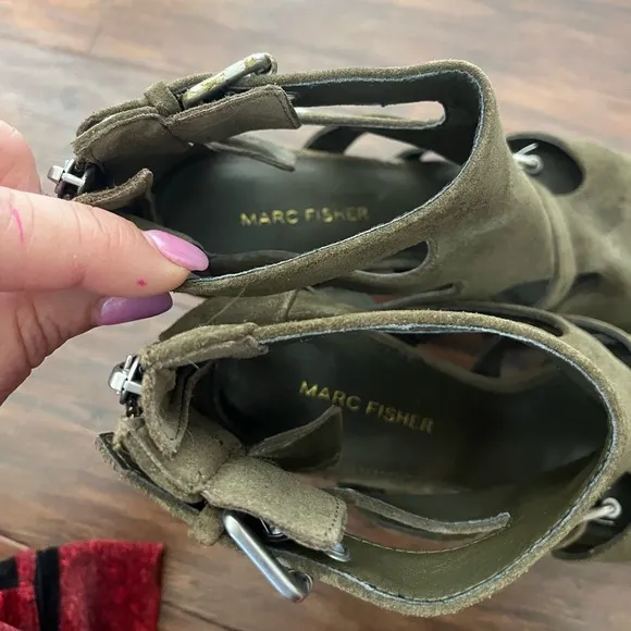 Marc Fisher Olive Green Suede Women's Heeled Sandals Gladiator buckles Size 8