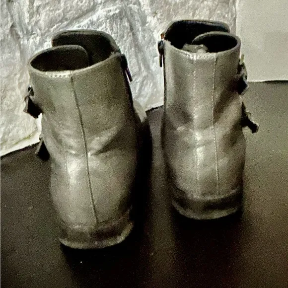 Mark Anthony size 11m Men's Gray Leather Buckle Boots