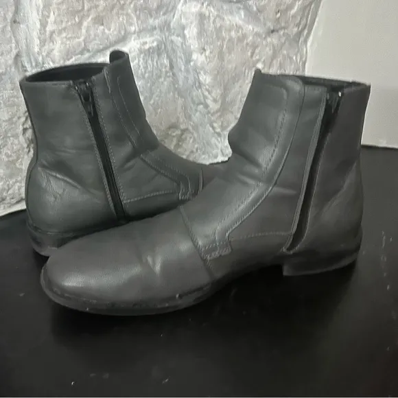 Mark Anthony size 11m Men's Gray Leather Buckle Boots