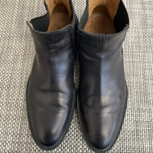 Men’s “Barneys New York” Black Boots