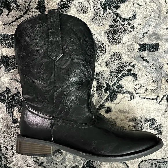 Men’s Black Cowboy Leather Boots Stitching, short brown heel, square toe, 11.5