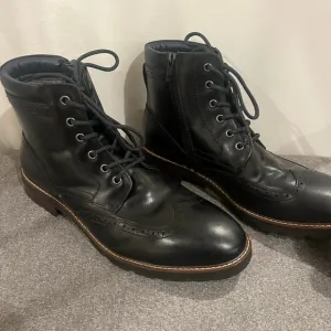 Men's Black Florsheim Renegade Wingtip Boots size 11