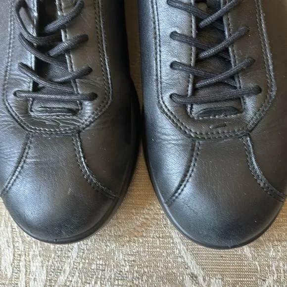 Men’s Ecco Sz 41 low top black casual sneakers sports casual lace up shoes
