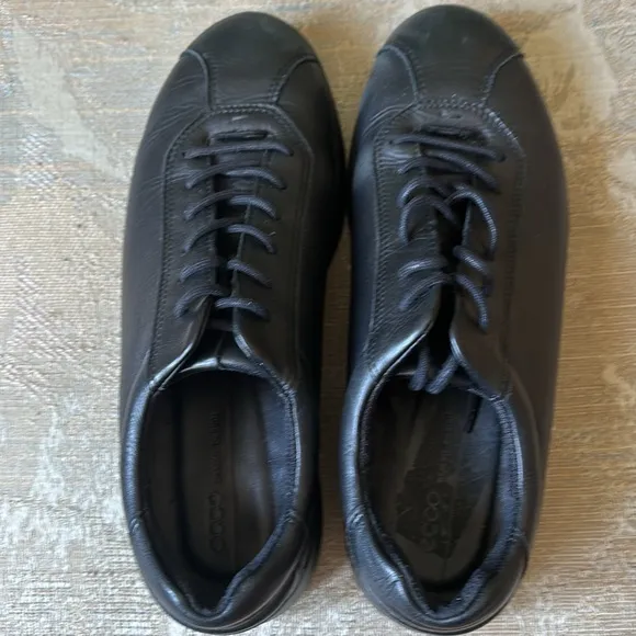 Men’s Ecco Sz 41 low top black casual sneakers sports casual lace up shoes