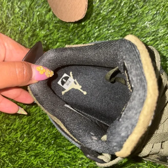 Men's Jordan 4 Sneakers - Olive and Black