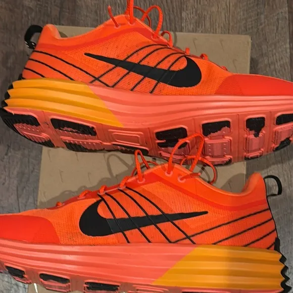 MENS NIKE LUNAR ROAM SNEAKER
