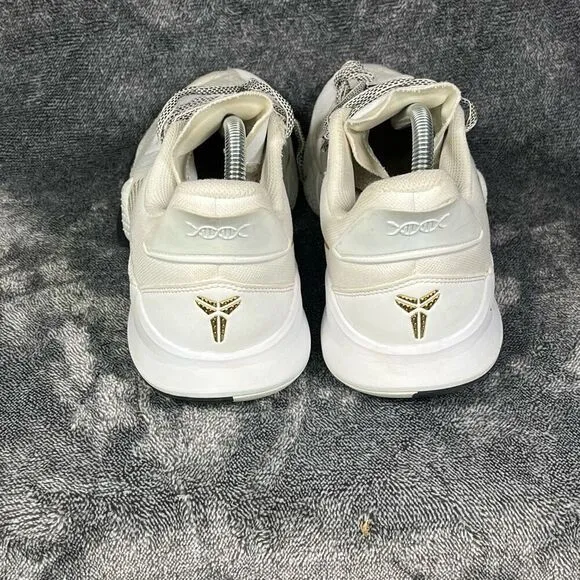 Men's Nike Mamba Fury Sneakers Shoes White Metallic Gold Size 8.5