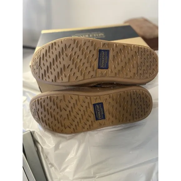 Men's Pendleton Creek Bank M Toasted Coconut Sherpa Lined Slippers-Size 8M