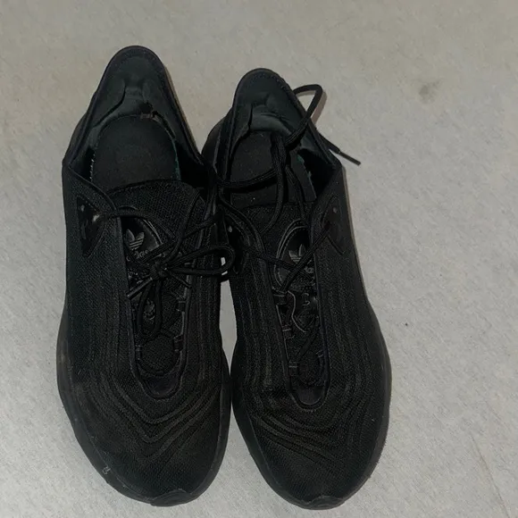 Mens Size 11.5 Adidas Black Sneakers.