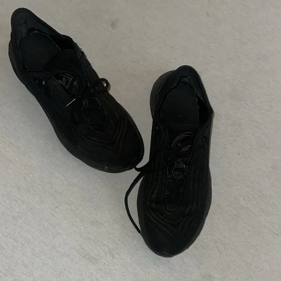 Mens Size 11.5 Adidas Black Sneakers.