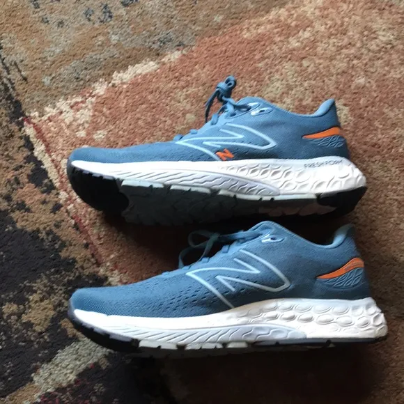 Mens size 11.5D NEW BALANCE FRESH FOAM X 880V12 running shoes