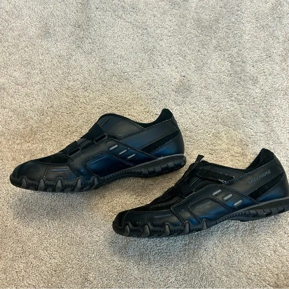 Men’s sketchers black slip on sneakers Sz 8
