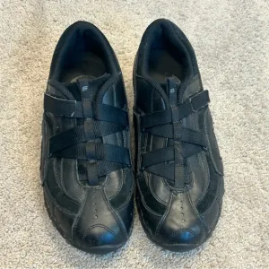 Men’s sketchers black slip on sneakers Sz 8
