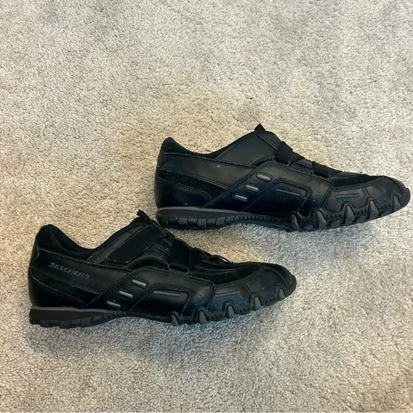Men’s sketchers black slip on sneakers Sz 8