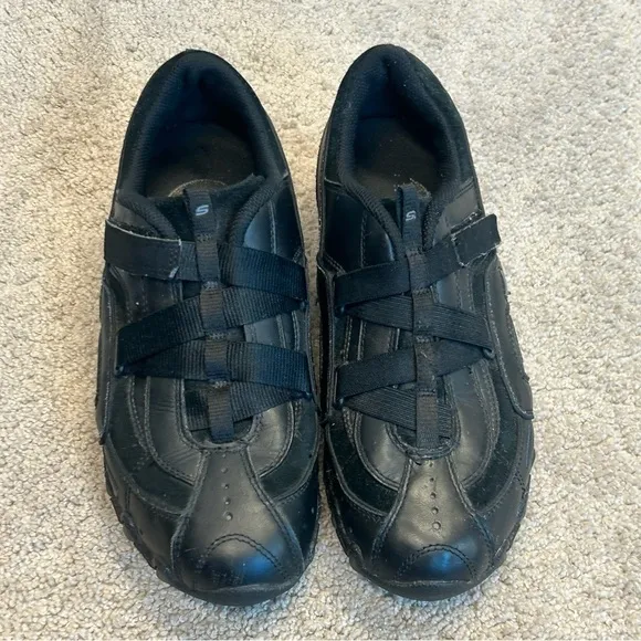Men’s sketchers black slip on sneakers Sz 8