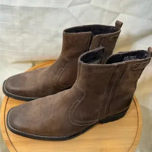 Men's Slip On  Brown Leather Clarks Boots Size 7.5 Square Toe Casual Cowboy