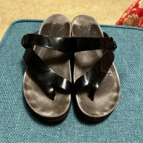 Mephisto Size 41 (Size 11) Black Patent Sandals