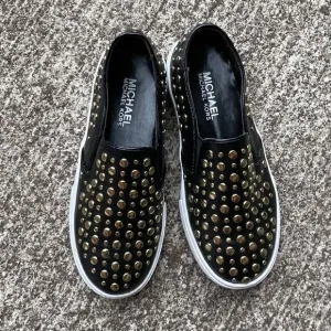 Michael Kors Girls Ivy Jade 14 Sneakers Gold Studded Slip‎ on Black Size 1