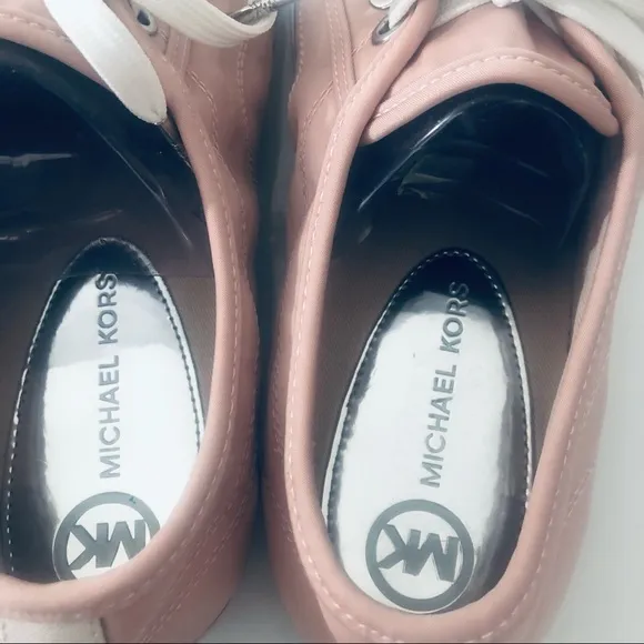 MICHAEL KORS KRISTY CASUAL BLOSSOM SNEAKERS SHOES.SIZE 9.5