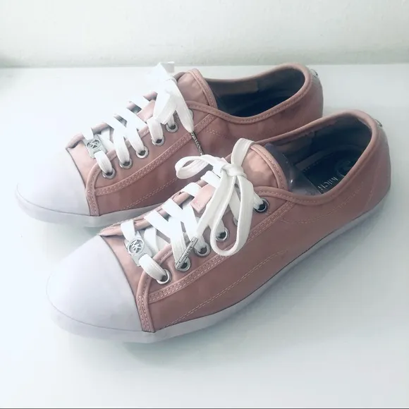 MICHAEL KORS KRISTY CASUAL BLOSSOM SNEAKERS SHOES.SIZE 9.5