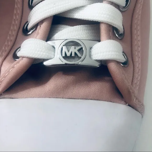 MICHAEL KORS KRISTY CASUAL BLOSSOM SNEAKERS SHOES.SIZE 9.5