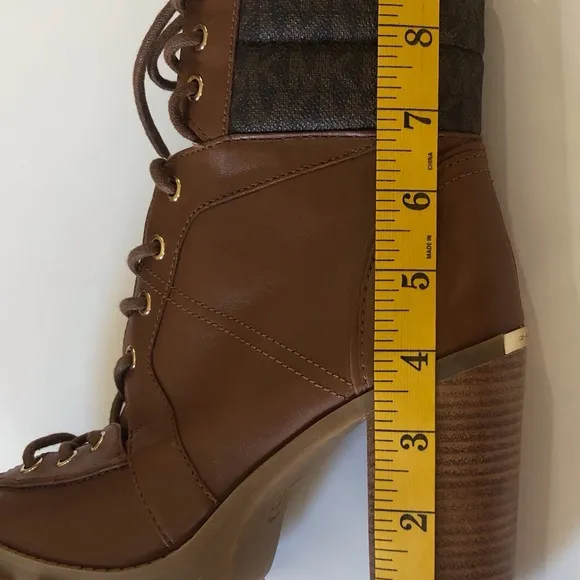 MICHAEL KORS Ridley Lace-Up Bootie Size 6M