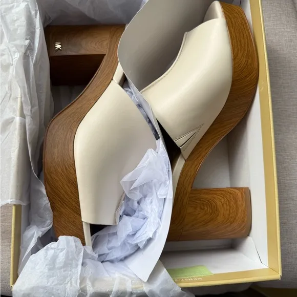Michael Kors Women's Cream Slide Sandals NIB