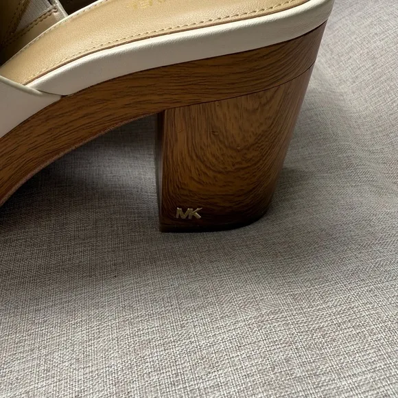 Michael Kors Women's Cream Slide Sandals NIB