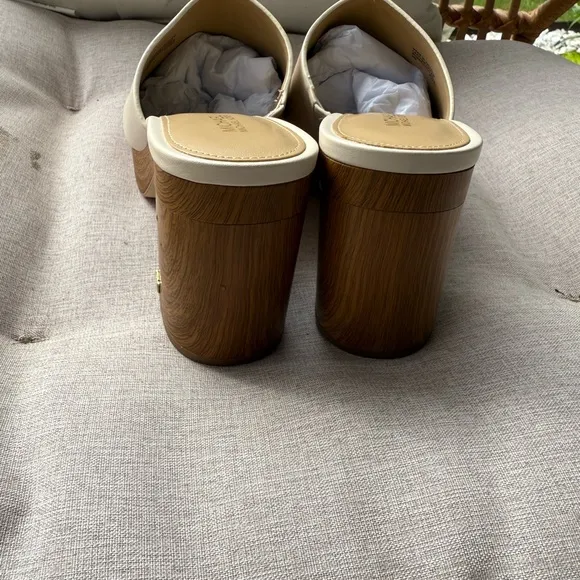 Michael Kors Women's Cream Slide Sandals NIB