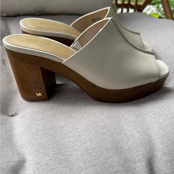 Michael Kors Women's Cream Slide Sandals NIB