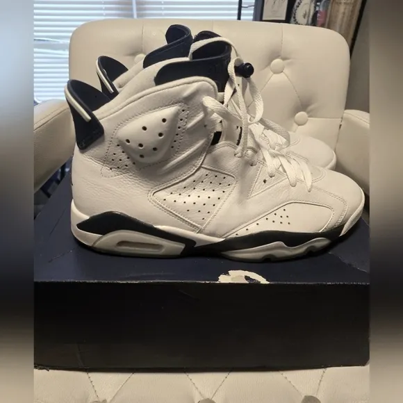 Midnight NAVY AIR JORDAN 6 ( GREAT CONDITION)