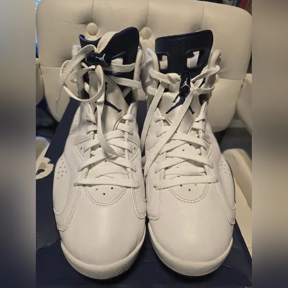 Midnight NAVY AIR JORDAN 6 ( GREAT CONDITION)