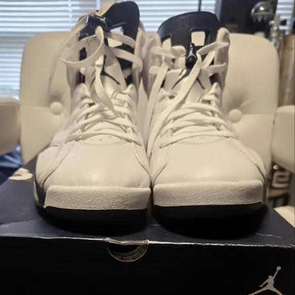 Midnight NAVY AIR JORDAN 6 ( GREAT CONDITION)
