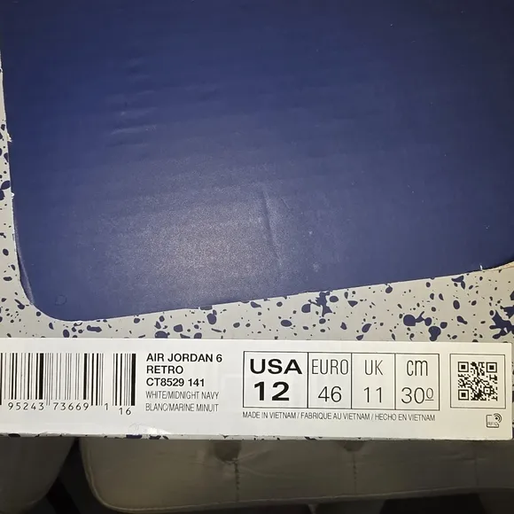 Midnight NAVY AIR JORDAN 6 ( GREAT CONDITION)