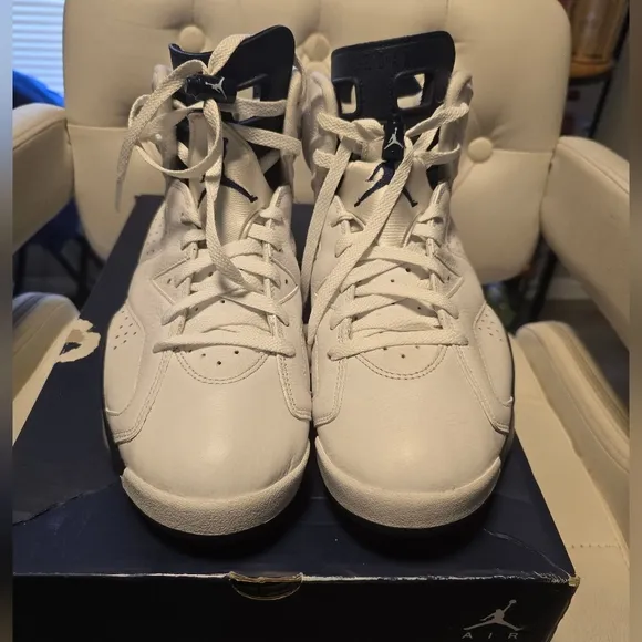 Midnight NAVY AIR JORDAN 6 ( GREAT CONDITION)