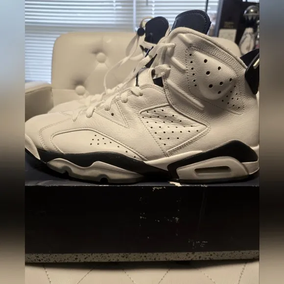 Midnight NAVY AIR JORDAN 6 ( GREAT CONDITION)