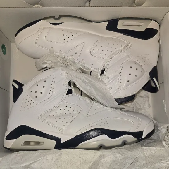 Midnight NAVY AIR JORDAN 6 ( GREAT CONDITION)