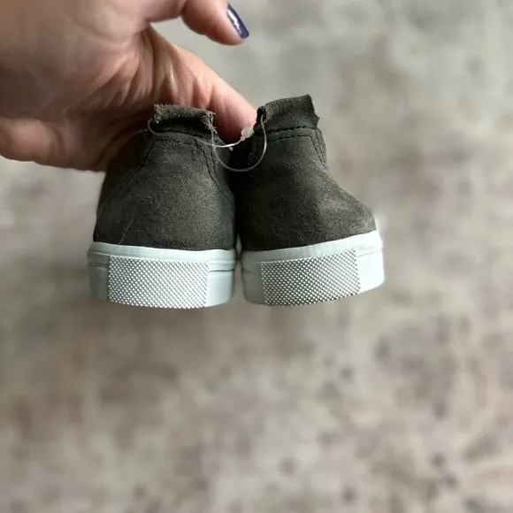 Minnetonka Women’s Gabi-Slip On Sneakers (3191)