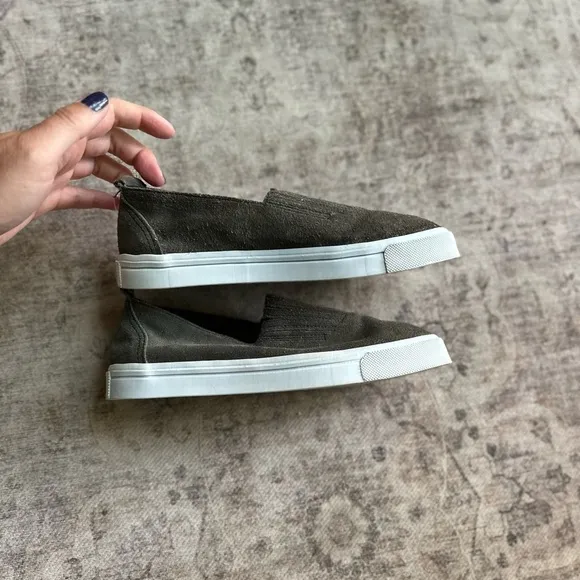 Minnetonka Women’s Gabi-Slip On Sneakers (3191)