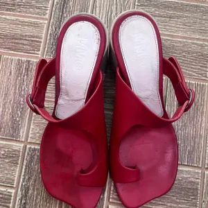 MM6 Maison Margiela Red Buckle Heeled Sandals