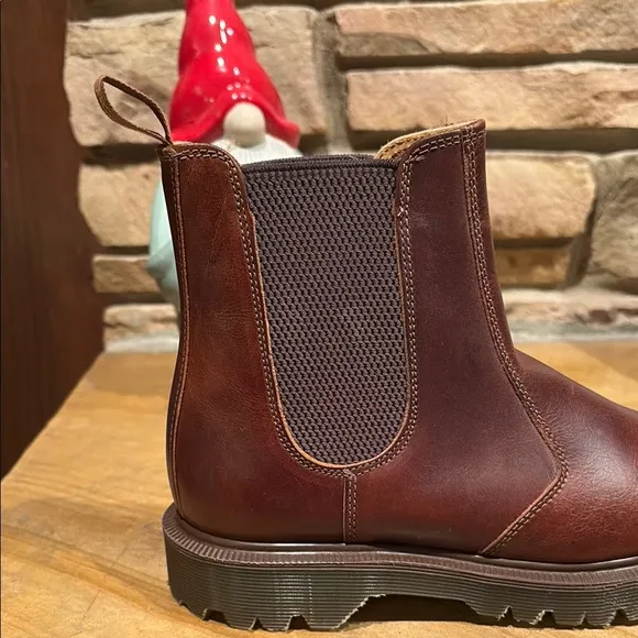 MOVING SALE: Vintage NWT’s Dr. Martens Chelsea Boots 🥾!