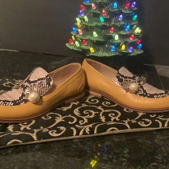 MULBERRY Leather and snakeskin pearl pin loafers Sz 7 /EU 38