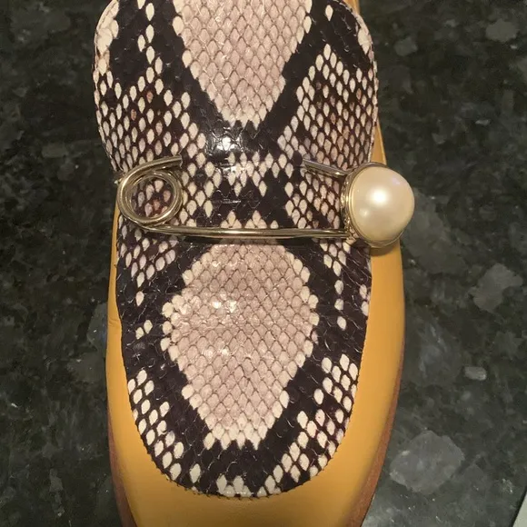 MULBERRY Leather and snakeskin pearl pin loafers Sz 7 /EU 38