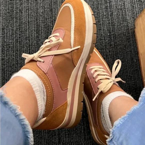 Naturalizer Remy Stretch style slip on sneaker. Suede and neoprene. Size 10.