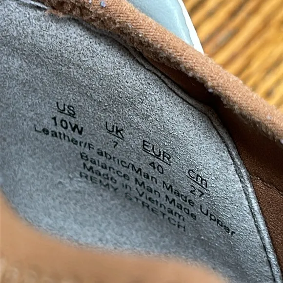 Naturalizer Remy Stretch style slip on sneaker. Suede and neoprene. Size 10.