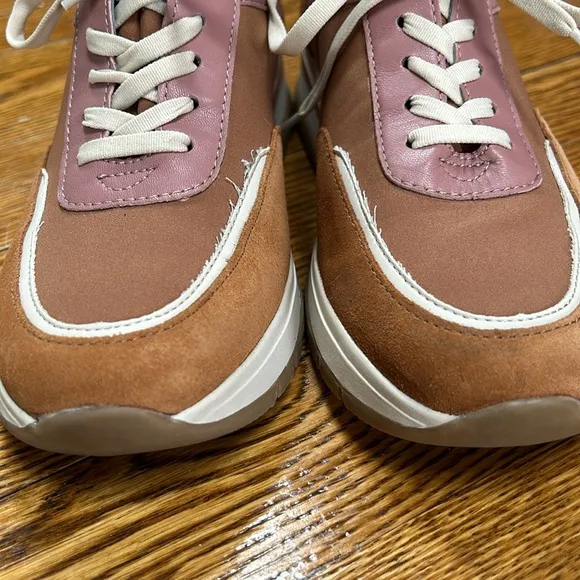 Naturalizer Remy Stretch style slip on sneaker. Suede and neoprene. Size 10.