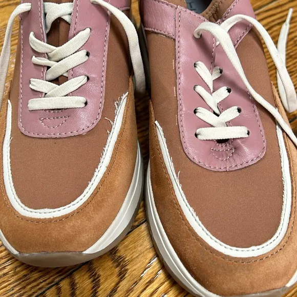 Naturalizer Remy Stretch style slip on sneaker. Suede and neoprene. Size 10.